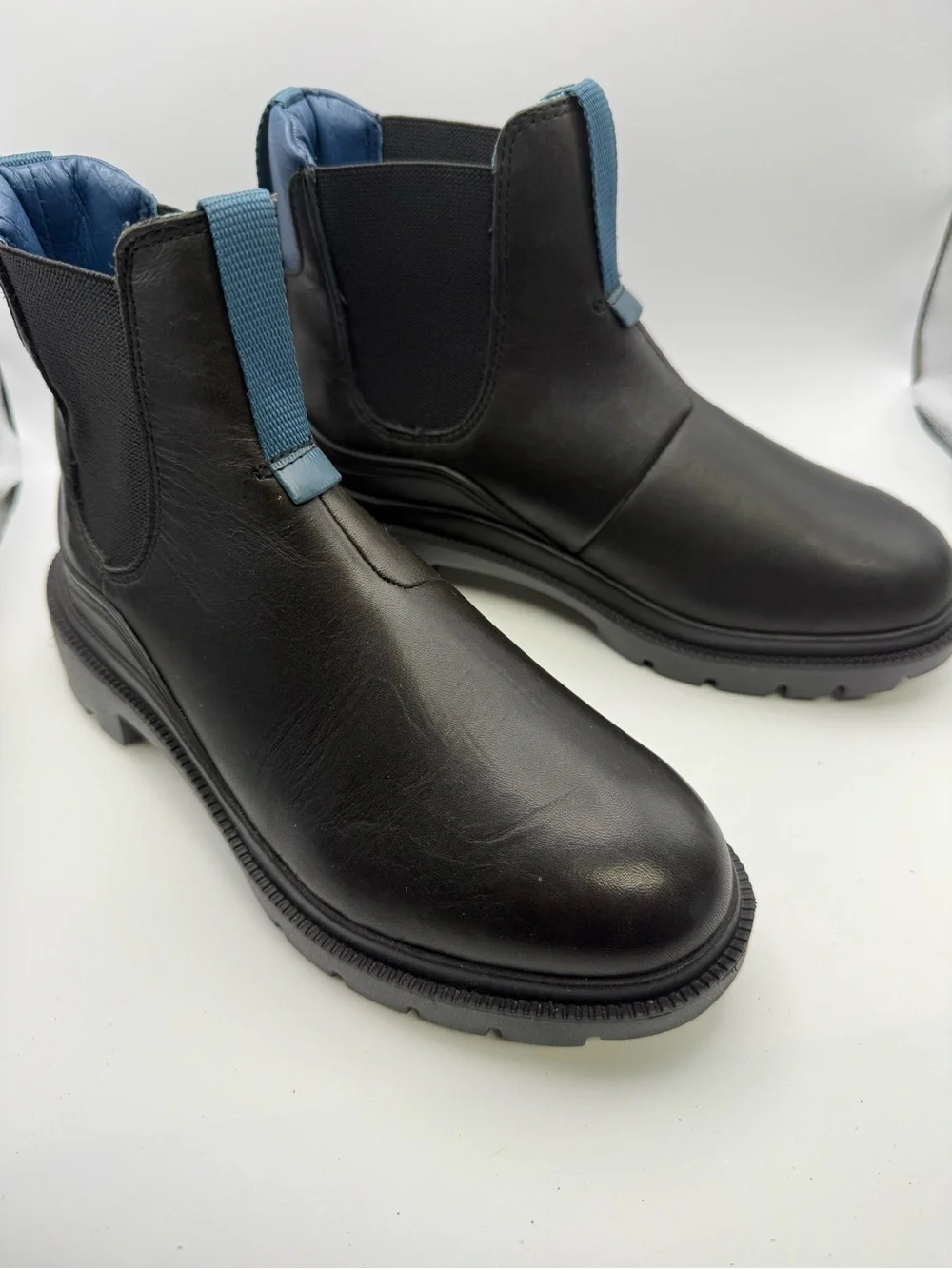 Olukai woman’s Hehi black pullon Chelsea style boot - Picture 2 of 8